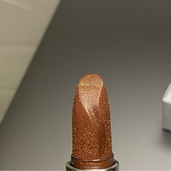 MAC “Taste For Bubbles” Fizzy Feels Lip Balm - Picture 3 of 3